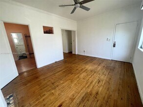 1619 Meridian Ave in Miami Beach, FL - Building Photo - Building Photo