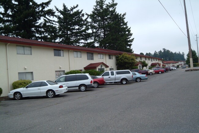 2416 S 92nd St in Tacoma, WA - Foto de edificio - Building Photo
