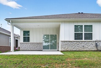 2049 Holmesburg Private Cir in Gallatin, TN - Building Photo - Building Photo