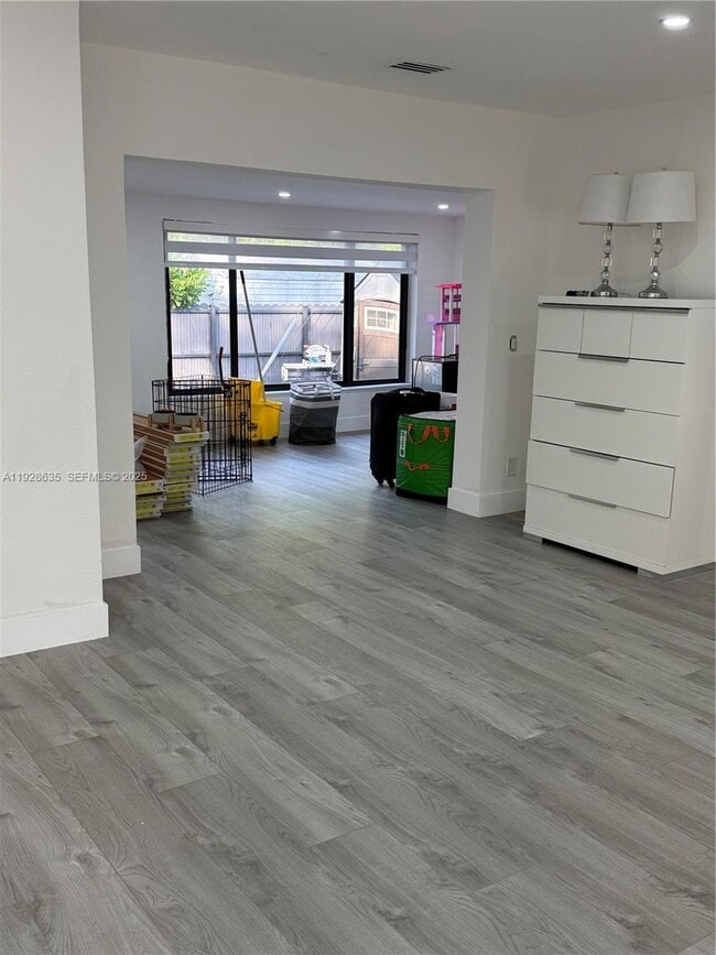 1601 NE 158th St in North Miami Beach, FL - Building Photo - Building Photo