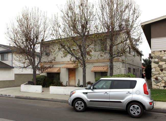 9617 Oak St in Bellflower, CA - Building Photo - Building Photo