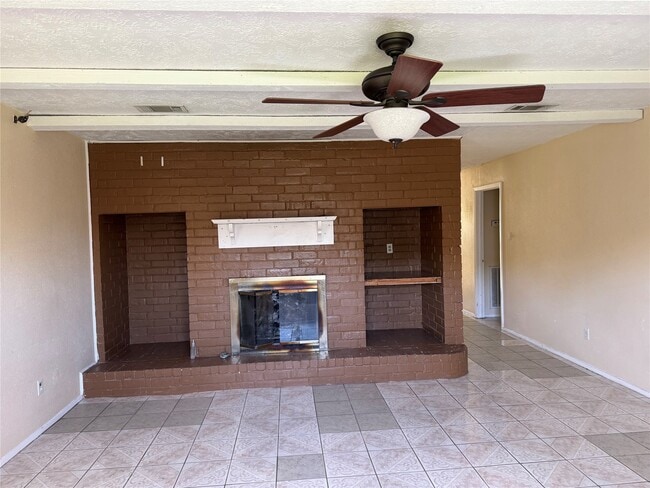 8426 Avington Rd in La Porte, TX - Building Photo - Building Photo