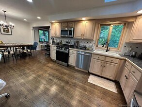 6 Roby Ct in Branford, CT - Building Photo - Building Photo