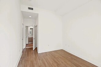 5308 Sepulveda Blvd, Unit 215 in Los Angeles, CA - Foto de edificio - Building Photo