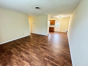 301 E Park Ave in Victoria, TX - Building Photo - Building Photo