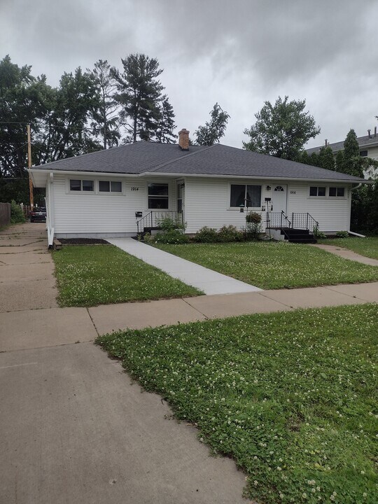 1914 Hopkins Ave, Unit 1914 in Eau Claire, WI - Foto de edificio