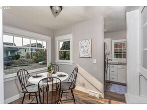 7034 NE Grand Ave in Portland, OR - Building Photo - Building Photo