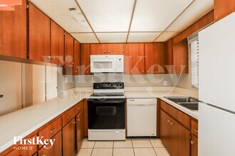 5860 Cedar St NE in St. Petersburg, FL - Building Photo - Building Photo