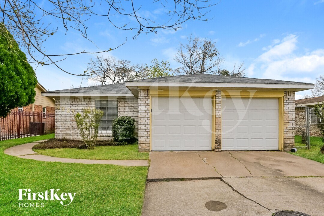 4927 Kilkenny Dr in Houston, TX - Building Photo