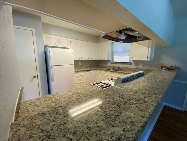 2714 Sherwood Hollow Ln