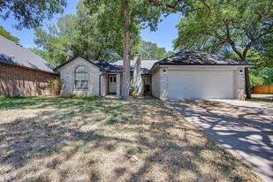 1033 Oak Valley Rd in Burleson, TX - Building Photo