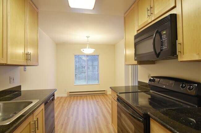 505 Cypress Point Dr in Mountain View, CA - Building Photo - Building Photo