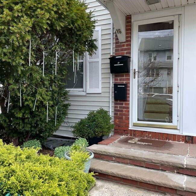 16 Kelly Pkwy in Bayonne, NJ - Building Photo - Building Photo