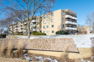 Westgate Condominiums in Mount Prospect, IL - Building Photo - Building Photo