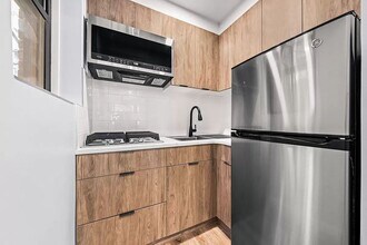 453 W 48th St in New York, NY - Foto de edificio - Building Photo