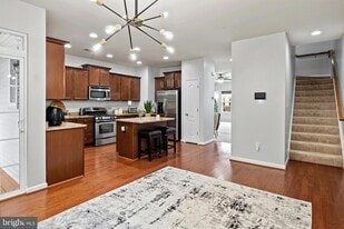 7530 Stonehouse Run Dr in Glen Burnie, MD - Building Photo