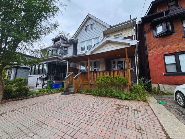 11 Gibson Ave in Hamilton, ON - Building Photo - Building Photo