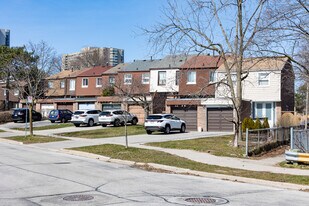 40 L'amoreaux Dr in Toronto, ON - Building Photo