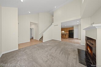 38282 Saratoga Cir in Farmington Hills, MI - Building Photo - Building Photo