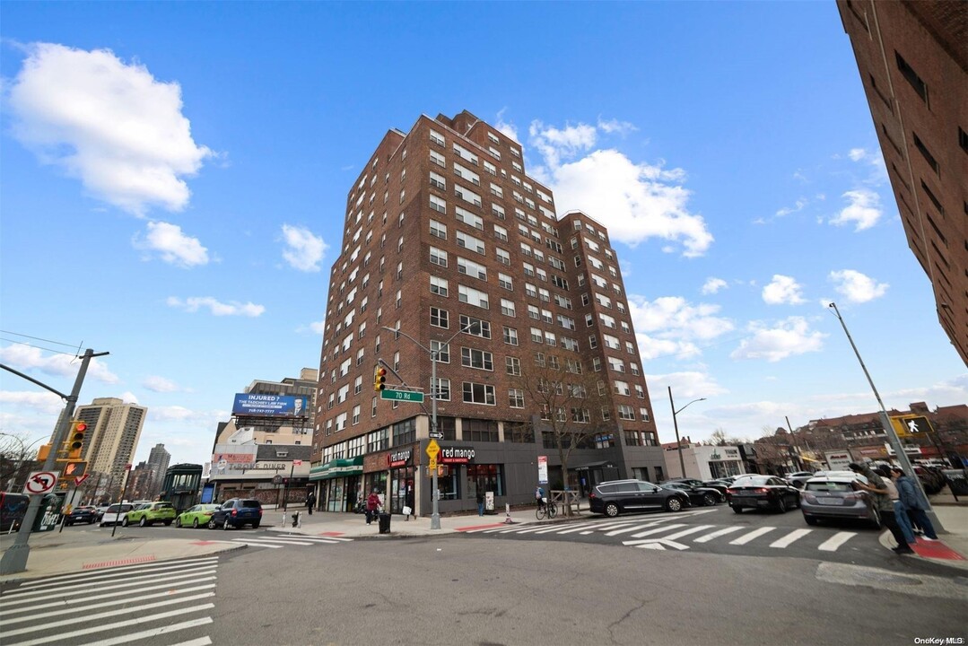 107-40 Queens Blvd in Queens, NY - Building Photo