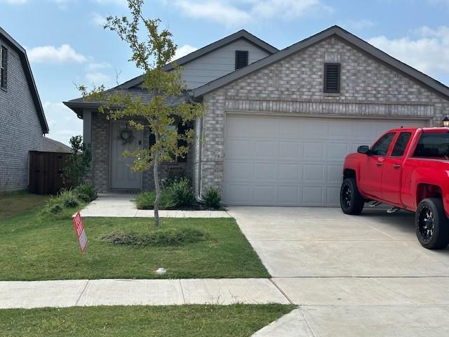 14032 Earlham St in Pilot Point, TX - Foto de edificio