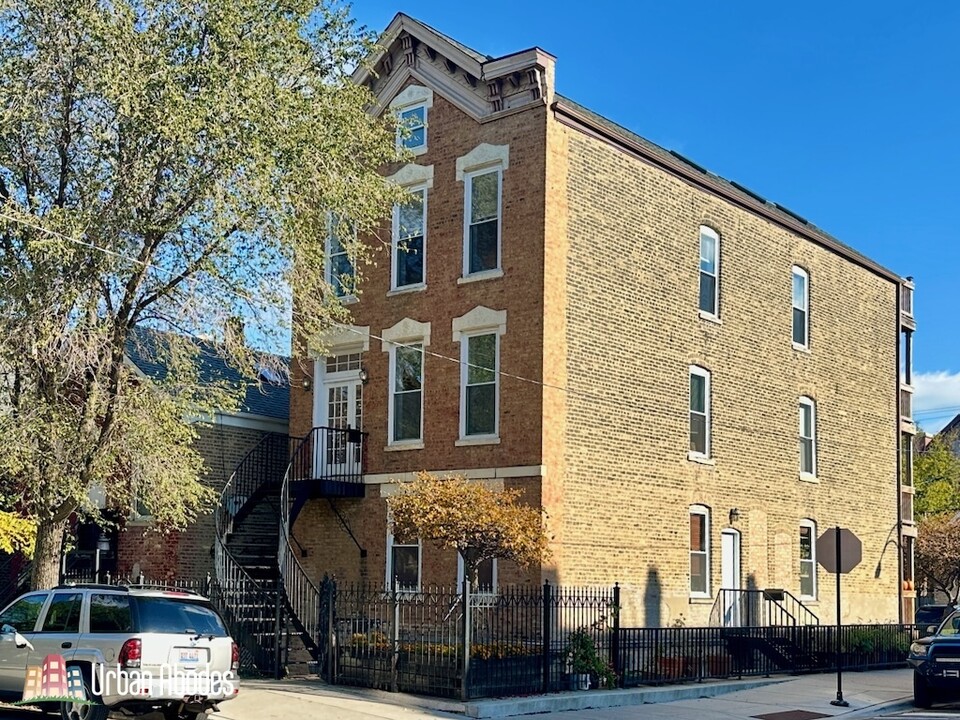 1401 N Bosworth Ave, Unit J02P in Chicago, IL - Building Photo