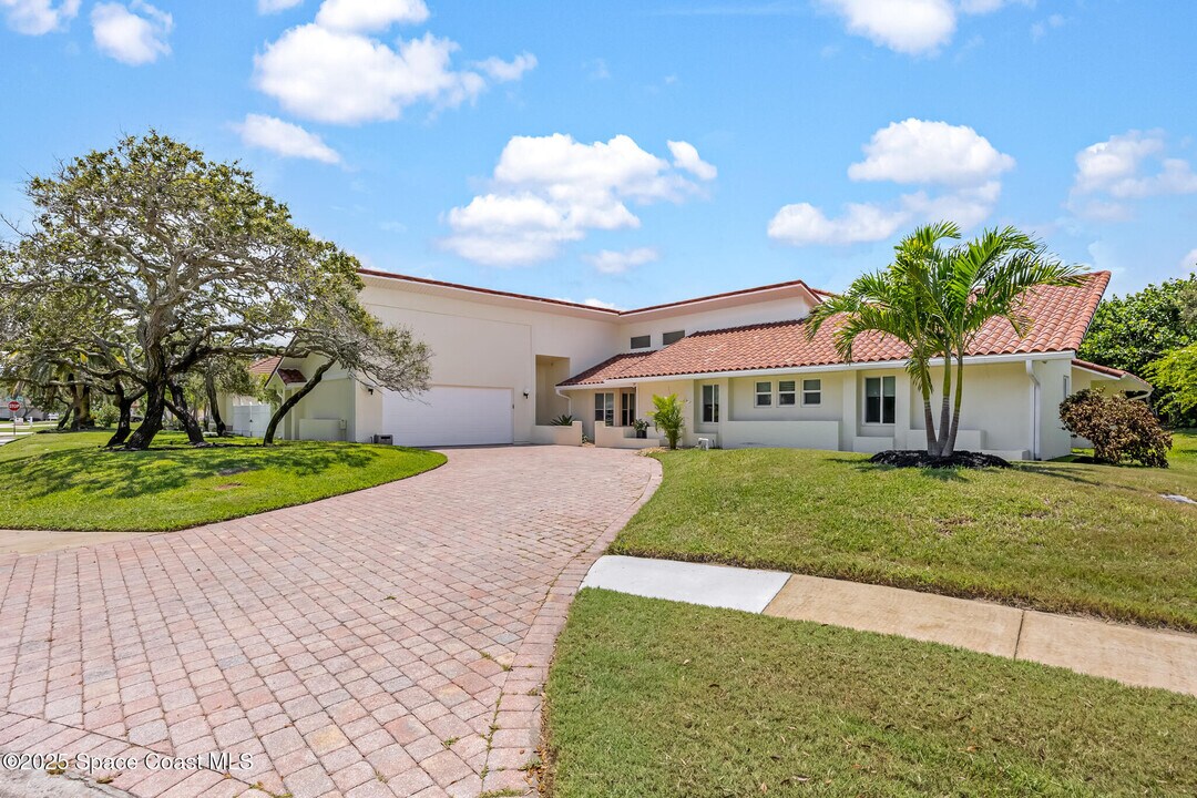 3070 Rio Plumosa N in Indialantic, FL - Building Photo