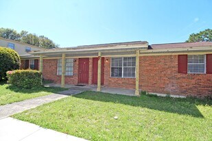 10151 Guidy Ln in Pensacola, FL - Building Photo