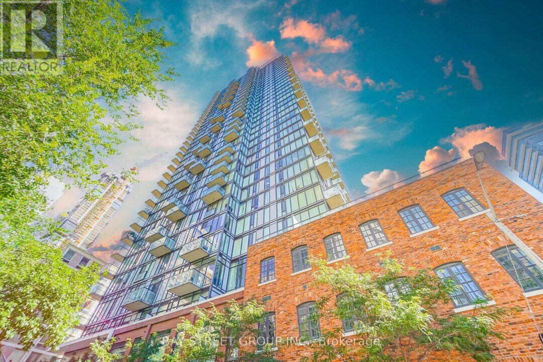 75-2275 St Nicholas St in Toronto, ON - Building Photo