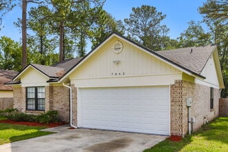 7843 Collins Ridge Blvd E in Jacksonville, FL - Foto de edificio - Building Photo