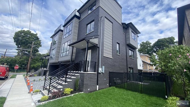 726 West End in Cliffside Park, NJ - Building Photo