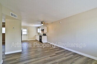 2323 S College Ave in Tempe, AZ - Building Photo - Building Photo