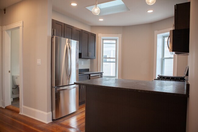 19 Rowell St in Boston, MA - Building Photo - Building Photo