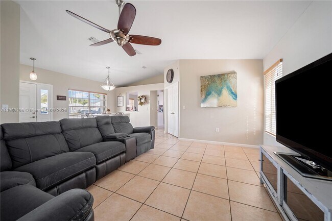 2240 SE 6th Ct in Homestead, FL - Building Photo - Building Photo