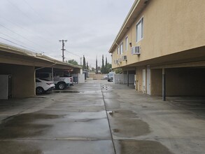 38521 5th St E in Palmdale, CA - Foto de edificio - Building Photo