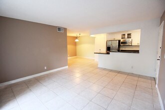 1124 NW 13th St-Unit -104a in Boca Raton, FL - Building Photo - Building Photo
