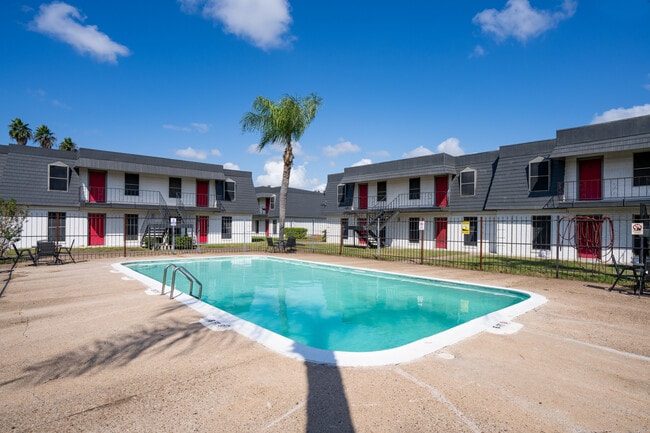 The Luke Apartments in McAllen, TX - Foto de edificio - Building Photo