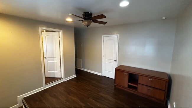 4510 S Laflin St, Unit 2R in Chicago, IL - Foto de edificio - Building Photo