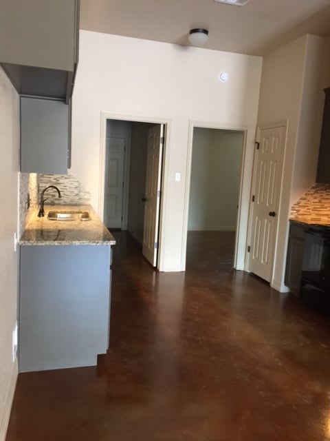 1009 W 2nd St in McGregor, TX - Building Photo - Building Photo