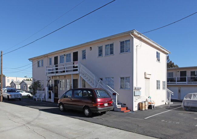 216 Glover Ave in Chula Vista, CA - Foto de edificio - Building Photo