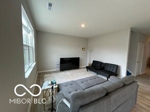 1663 Fairmount Dr in Greenfield, IN - Building Photo - Building Photo