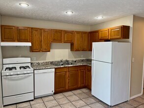 102 W Lincoln St, Unit 3 in Bloomington, IL - Foto de edificio - Building Photo