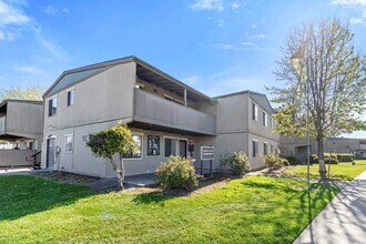 Garden Court in Salinas, CA - Building Photo - Building Photo