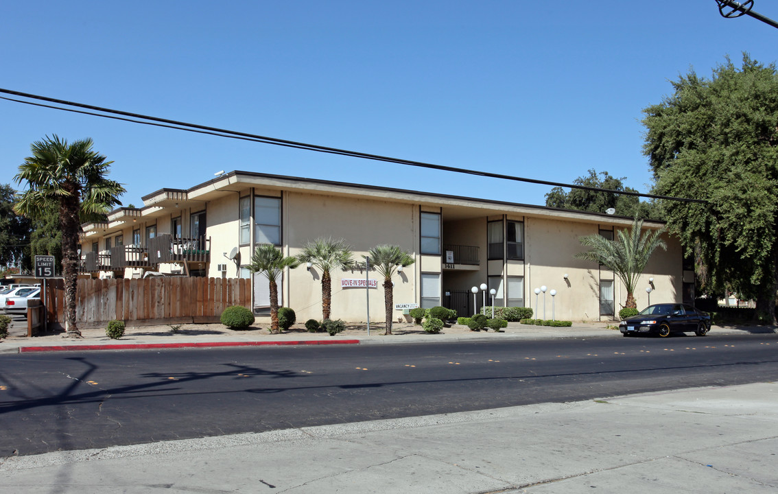 Lamplighter Apartments in Modesto, CA - Building Photo