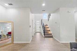 27 N Crown Point in Pharr, TX - Building Photo - Building Photo