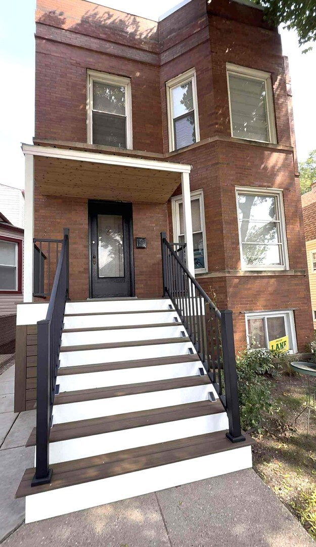property at 4730 W Warwick Ave