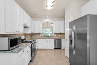 127 N Willow Point Cir in Spring, TX - Building Photo - Building Photo