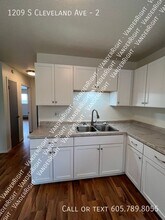 1209 S Cleveland Ave in Sioux Falls, SD - Building Photo - Building Photo