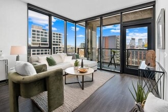 1390 W Randolph St, Unit 3 in Chicago, IL - Building Photo - Building Photo