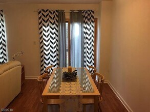 5 Pheasant Run in Edison, NJ - Building Photo - Building Photo